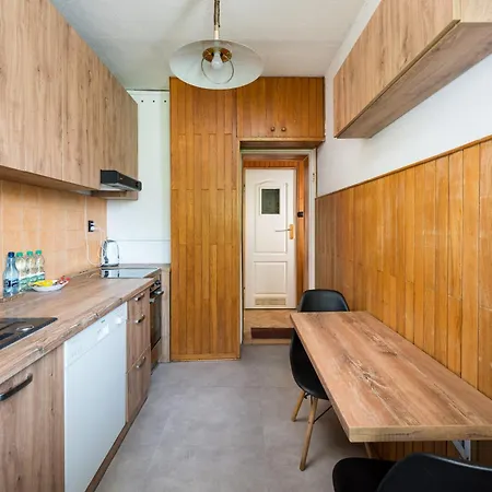 Metro Natolin Comfort Apartment Warschau